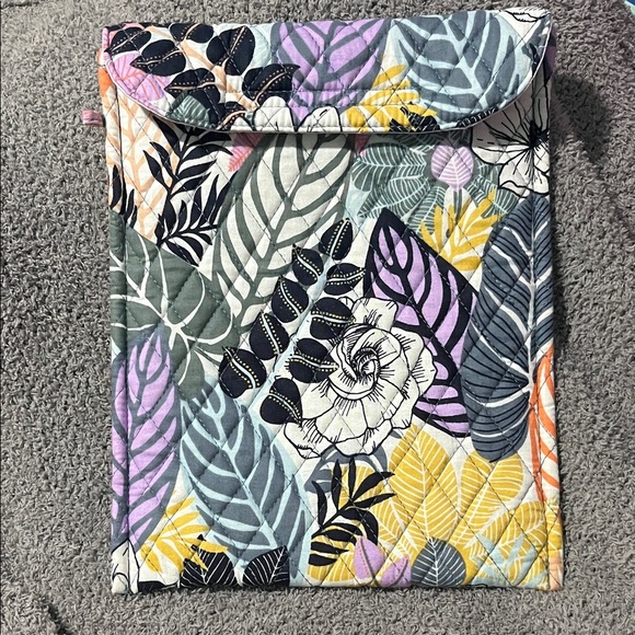 Vera Bradley Quilted Floral Velcro Tablet sleeve - Picture 1 of 6